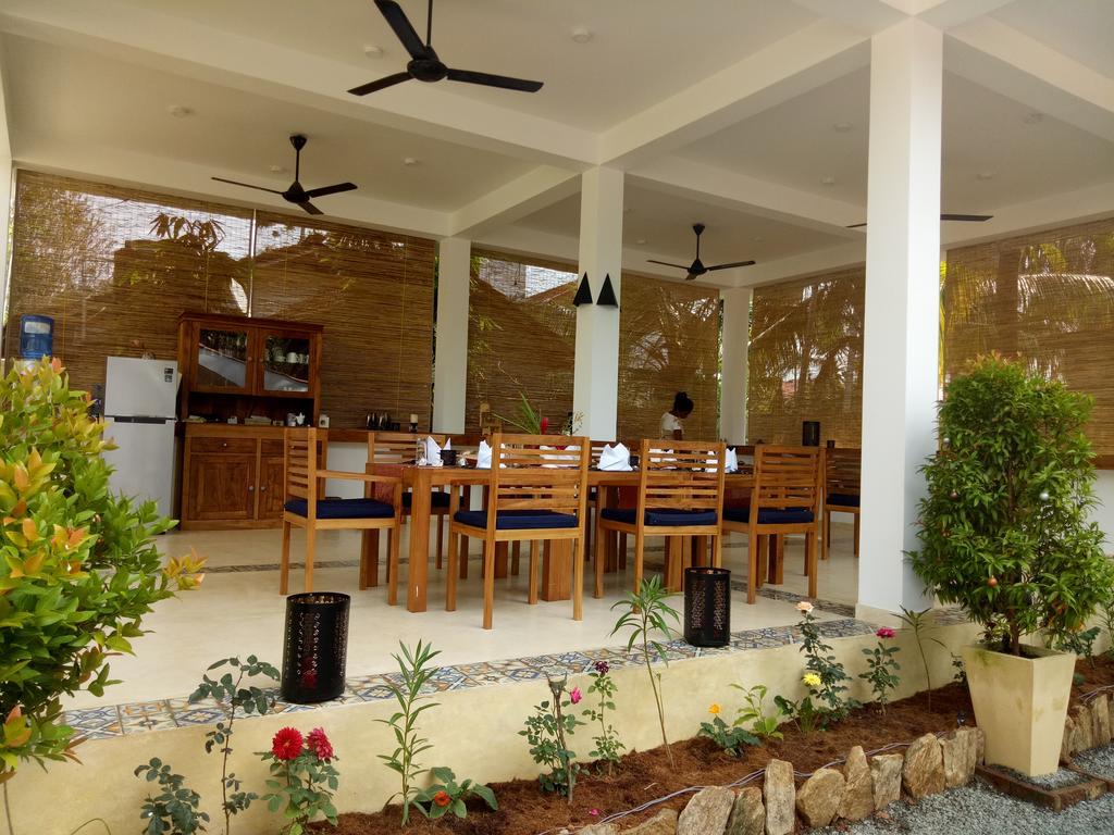Sky And Sand Guesthouse Beruwala Exterior foto